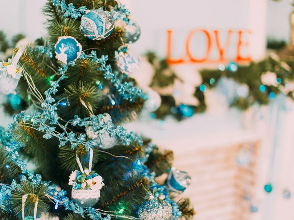 Blue and white Christmas tree decorations close up — Stock Photo, Image