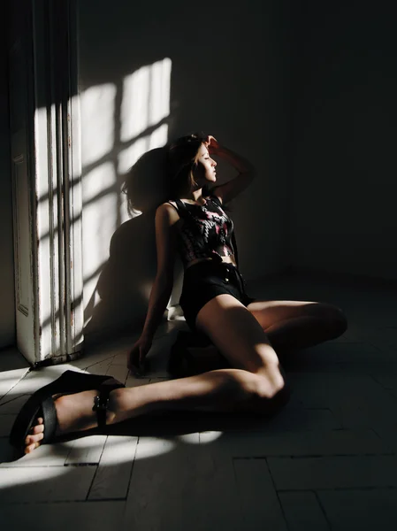 Sexy brunette female model posing in studio. Fashion photo shoot indoors — Stock Photo, Image
