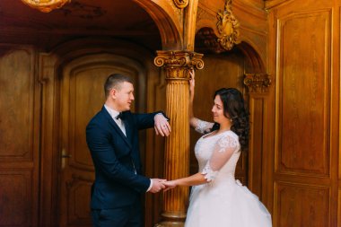 Onun damat eski klasik konak zengin iç bakarak zarif şık gelin