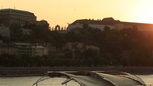 Panorama der Uferpromenade bei Sonnenuntergang — Stockvideo