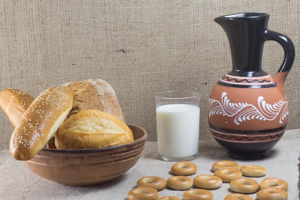 Pan blanco con semillas de girasol y baguette de sésamo —  Fotos de Stock