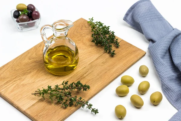 Bottle Olive Oil Thyme Sprigs Board Olives Gray Napkin Table — Stock Photo, Image