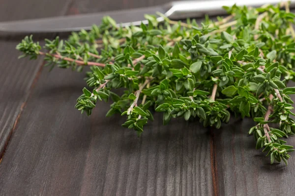 Thyme Sprigs Close Dark Wooden Background Top View — Stock Photo, Image