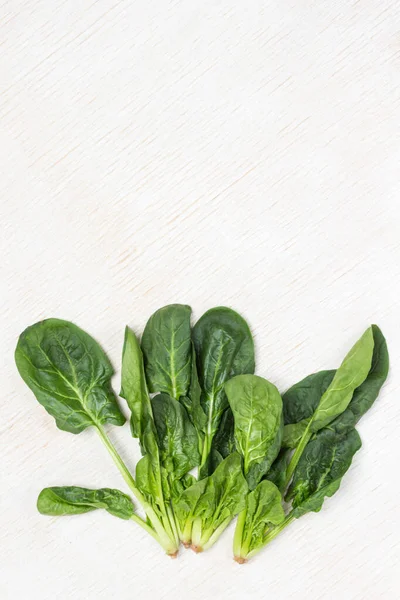 Fresh Spinach Leaves White Background Copy Space Flat Lay — Stock Photo, Image