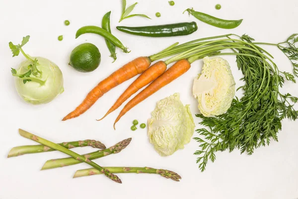 Spring Carrots Green Tops Green Peas Savoy Cabbage Kohlrabi Lime — Stok Foto