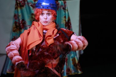 Kırmızı kedi, tiyatro, Anime 2