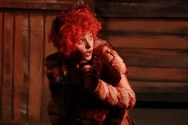 Kırmızı kedi, tiyatro, Anime 6