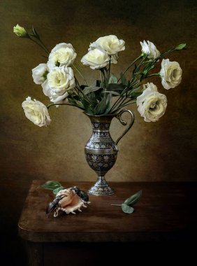   Çiçeklerle ve deniz kabuklarıyla hayat