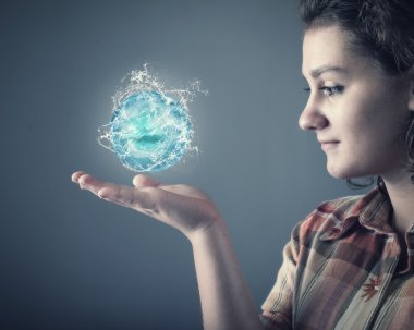 genç kız holding dünya