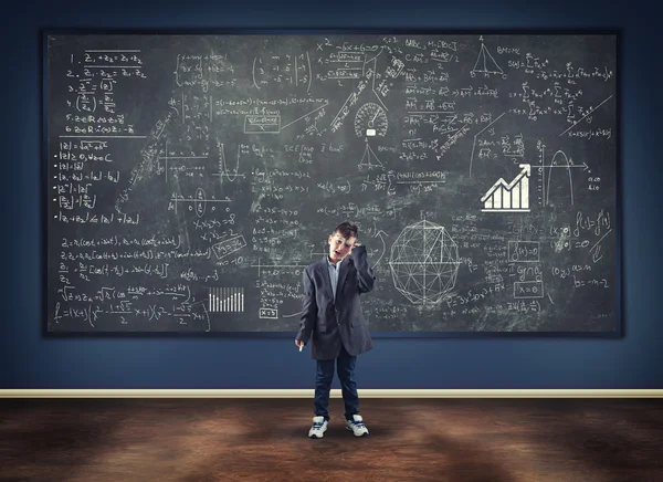 O menino estudando — Fotografia de Stock