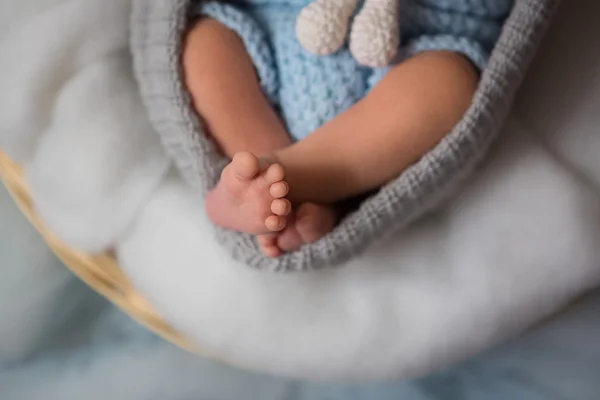 Nyfött barn ben — Stockfoto