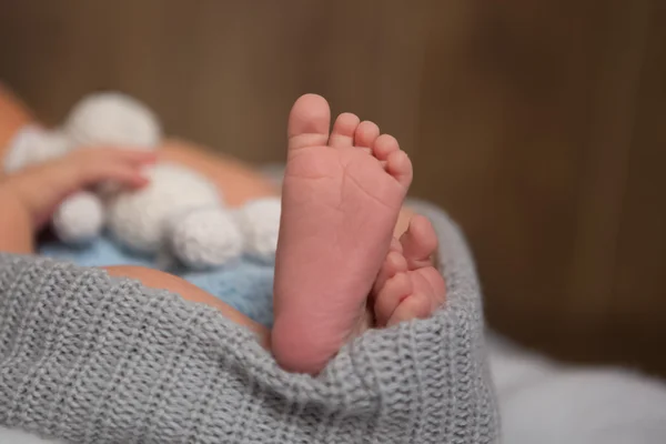 Novorozence baby nohy Stock Snímky