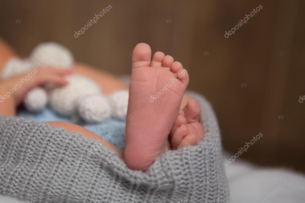 Newborn baby legs — Stock Photo © renat2025.mail.ru 100761694
