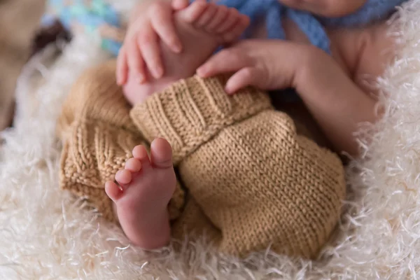 Baby legs newborn — Stock Photo, Image