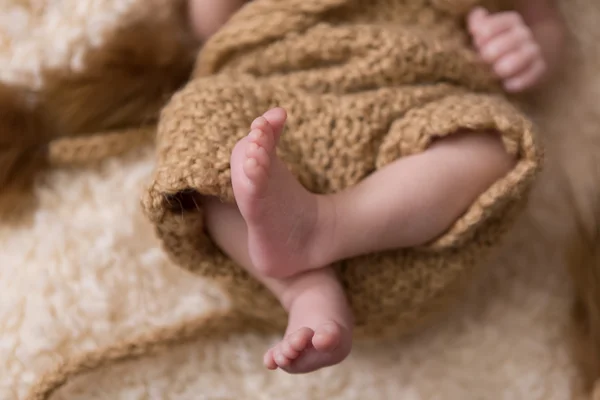 Baby legs newborn — Stock Photo, Image