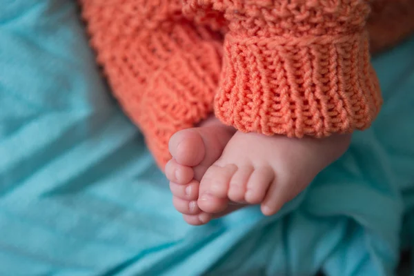 Baby legs newborn — Stock Photo, Image