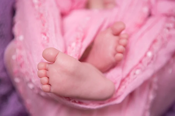 The feet of a newborn baby — Stock Photo, Image