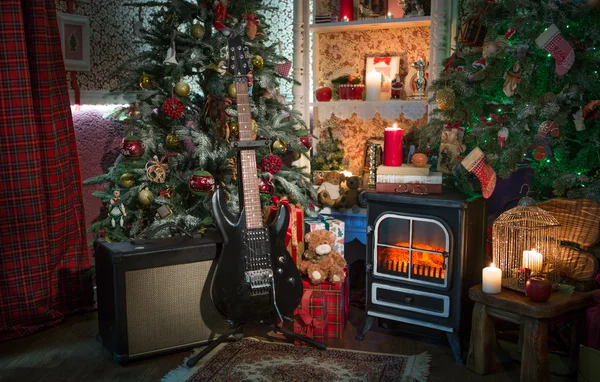 Electric guitar in cristmas interior — Stock Photo, Image