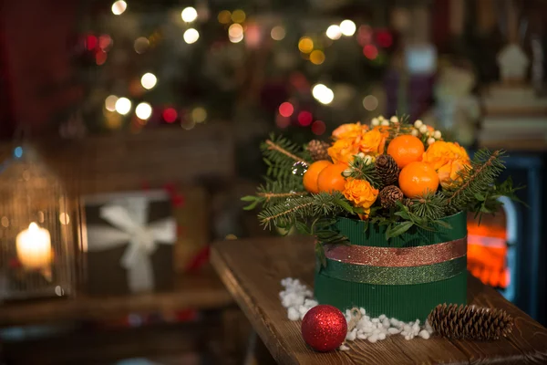 New year a bouquet of flowers and tangerines — Stock Photo, Image