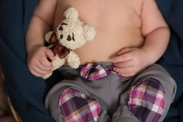 Mãos de um bebê recém-nascido — Fotografia de Stock