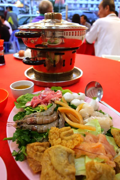 Traditional oriental steamboat — Stock Photo, Image