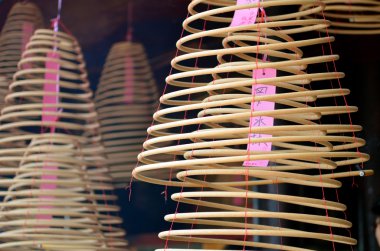 Çin tapınağında dairesel incenses