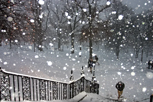 Stock imagen de un invierno nevando en Boston, Massachusetts, EE.UU. — Foto de Stock