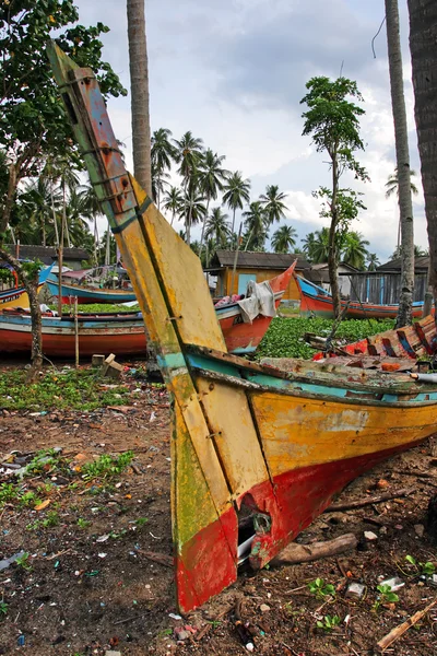 The Bangau Maritime Figureheads. Colorful pattern of traditional fisherman boats in Kelantan, Malaysia — Stock Photo, Image