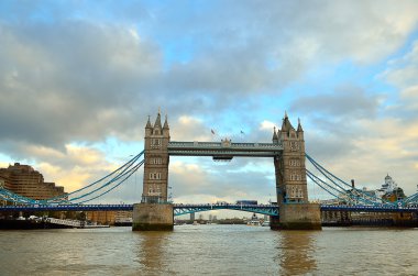 Londra 'daki kule köprüsü.