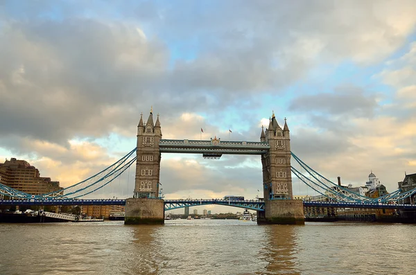 론돈에 있는 타워 브리지 , uk — 스톡 사진