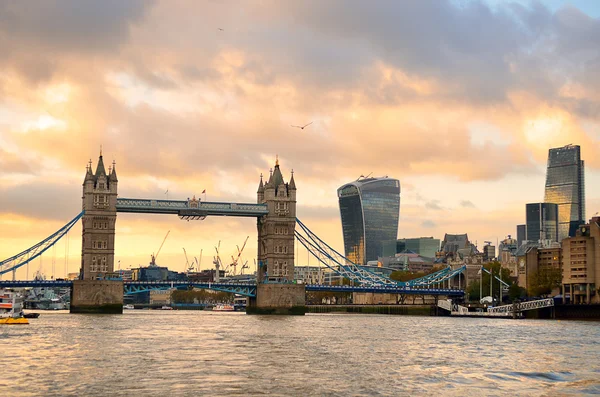 Tower Bridge em Londres, Reino Unido — Fotografia de Stock