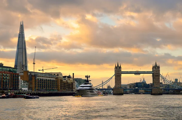 Στόκ εικόνων του ποταμού Τάμεσης, Λονδίνο, Ηνωμένο Βασίλειο — Φωτογραφία Αρχείου