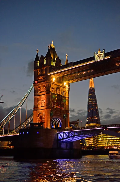 Tower Bridge in London, Großbritannien — Stockfoto