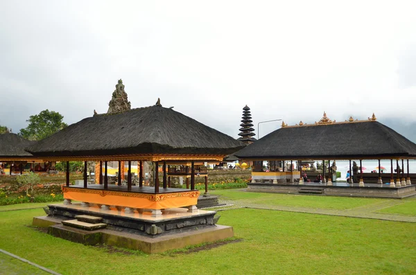 Pura Ulun Danu Bratan, templo hindu no lago Bratan, Bali, Indonésia — Fotografia de Stock