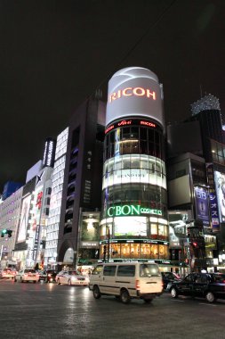 Ginza Yon-Chome geçerken, Tokyo, Japonya