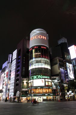 Ginza Yon-Chome geçerken, Tokyo, Japonya