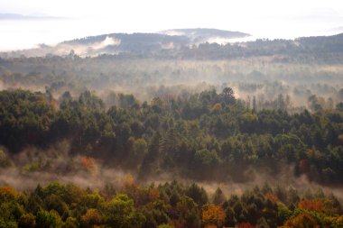 Vermont kırsal üzerinde yüzen bir sıcak hava balonu bir havadan görünümü