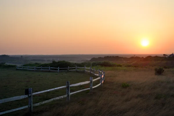 Światło punktowe wyścigu jest zabytkowej latarni morskiej na Cape Cod w stanie Massachusetts — Zdjęcie stockowe