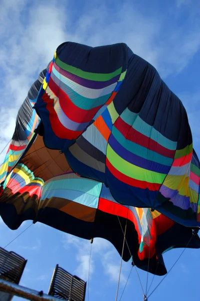 Balões coloridos de ar quente que se preparam para o voo em Vermont, EUA — Fotografia de Stock