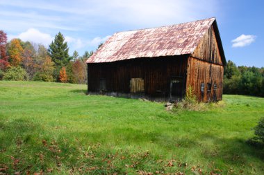 Bir çiftlikte eski ahır
