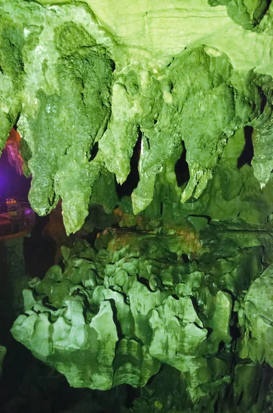 Beautiful illuminated multicolored stalactites from karst Reed Flute cave. Guilin Guangxi China — Stock Photo, Image