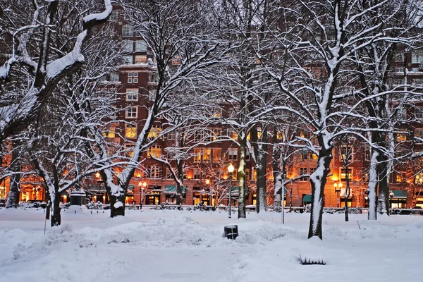 Stock imagen de un invierno nevando en Boston, Massachusetts, EE.UU. — Foto de Stock