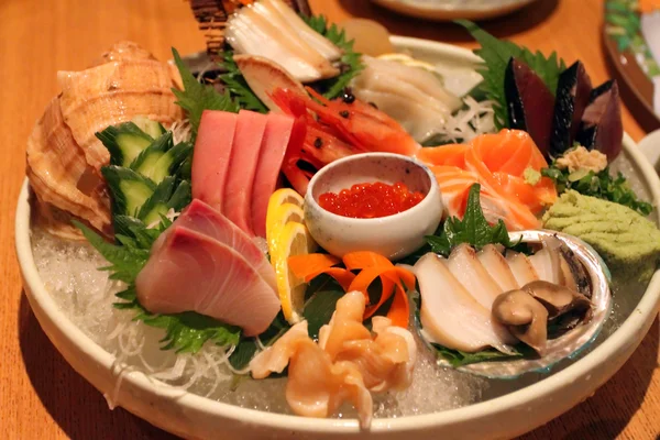 刺身寿司のカラフルな盛り合わせ — ストック写真