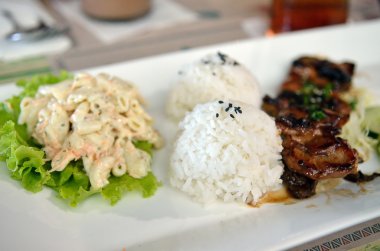 Farklı ülkelerin mutfağı. Batı ve Doğu yemekleri