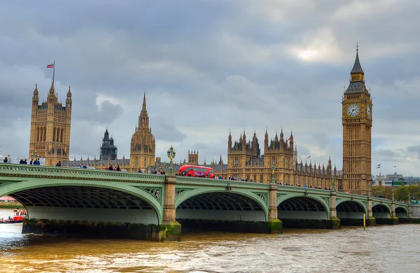 Велика лава і будинки парламенту, Лондон, Великобританія — стокове фото