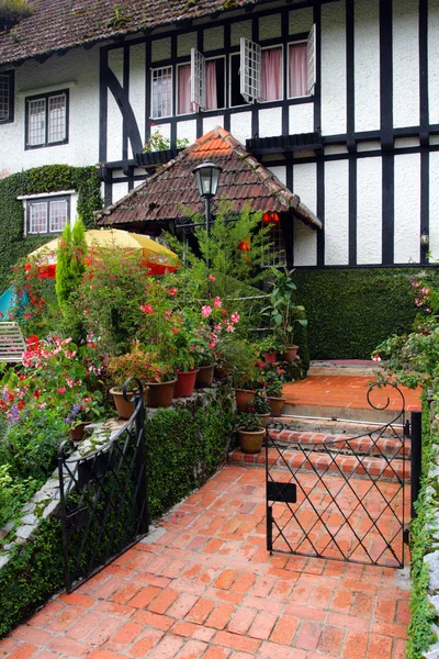 Un cottage tradizionale inglese — Foto Stock