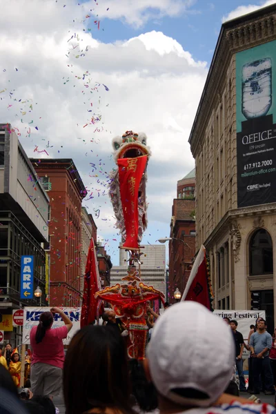 Baile del león en Chinatown, Boston durante la celebración del Año Nuevo Chino —  Fotos de Stock