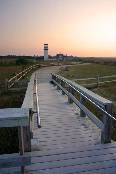 Światło punktowe wyścigu jest zabytkowej latarni morskiej na Cape Cod w stanie Massachusetts — Zdjęcie stockowe