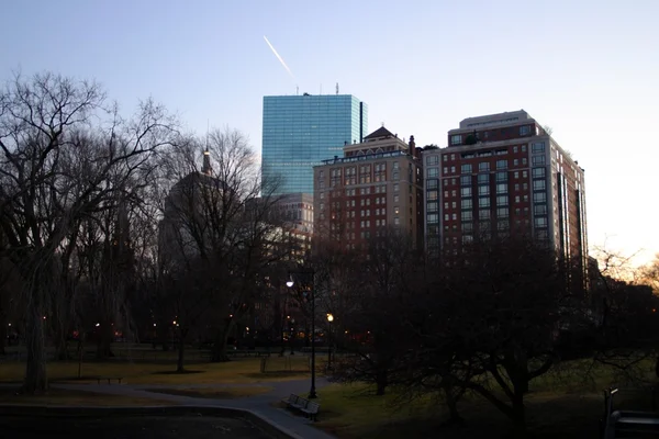 Byggnad och skyline på Boston city center — Stockfoto