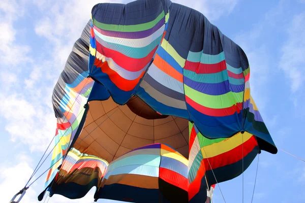 Coloridos globos de aire caliente preparándose para el vuelo en Vermont —  Fotos de Stock